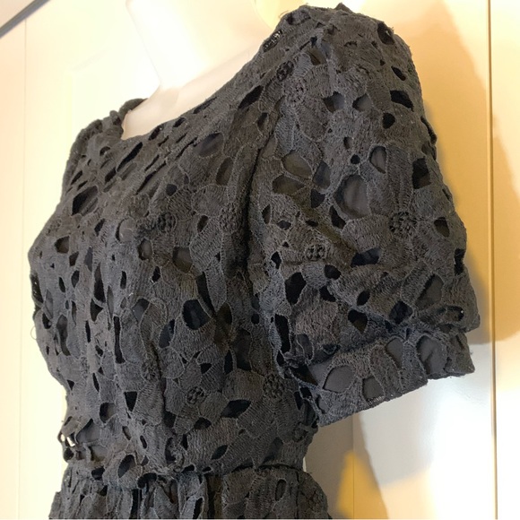 Lulu's A black open work lace lined dress with open back M - Picture 3 of 7
